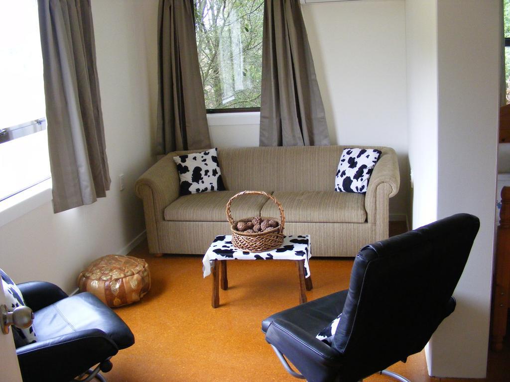 Posto Bello North Loburn Room photo
